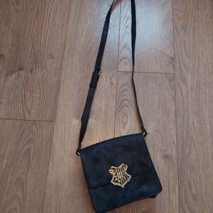 Harry Potter Bag Purse Black Faux Leather Hodwarts Crest